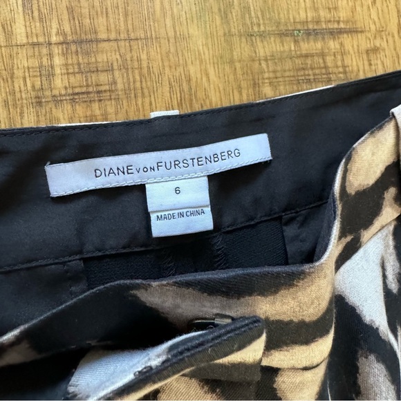 Diane Von Furstenberg Mary Mikado Wool Silk Pants Animal Print Size 6 - Picture 13 of 16